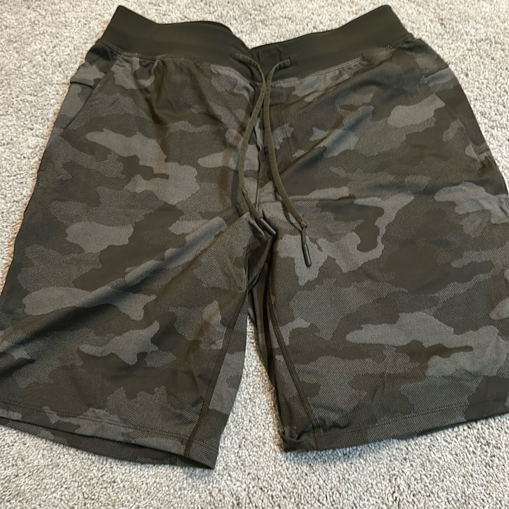 Men’s lululemon THE short.